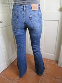 Another of her fit arse in levis..