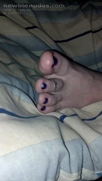 She likes her toes sucked