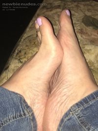 Wanna play footsies with me?