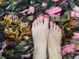Pink toes ;)