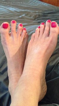 I love her long suckable toes. Yummy