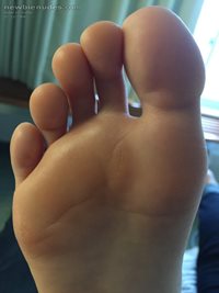 come suck my toes