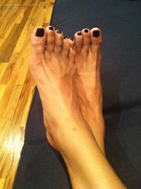 My sexy feet wanting to please a dick