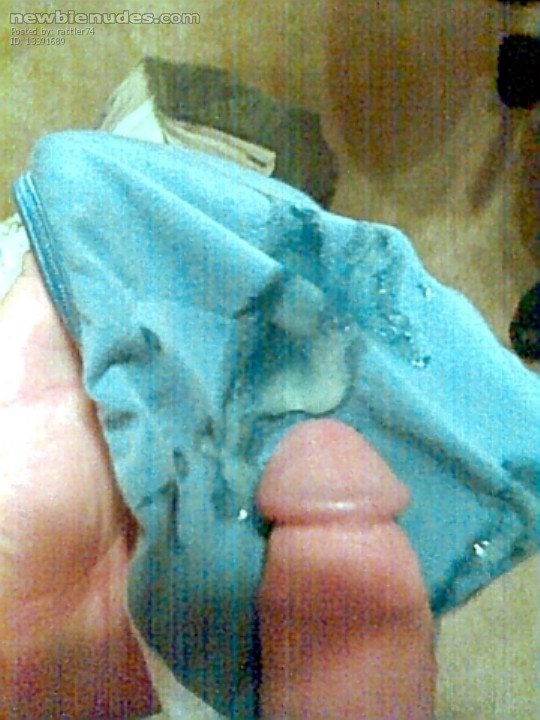 a sexy NN lady sent me her panties, and then told me how she wanted me to use them, and fill them with cum. is this hot? I would love comments or PM's