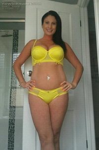 My matching yellow bra & panties set, what do you think & what would you do...